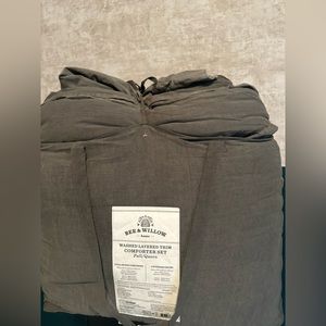 GRAY COMFORTER BEE & WILLOW F/Q